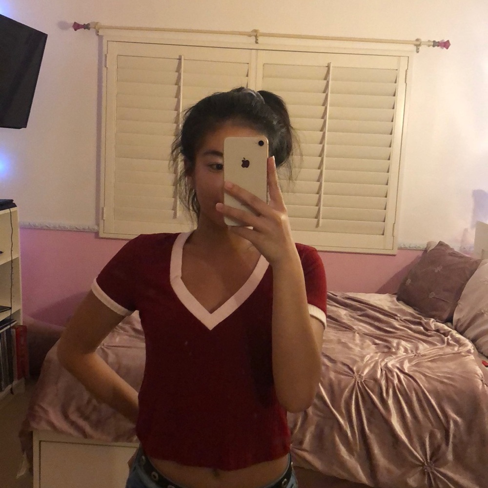 Ribbed V-neck crop top❤️